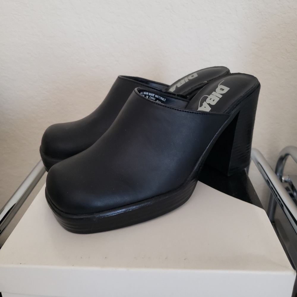 Open back clog